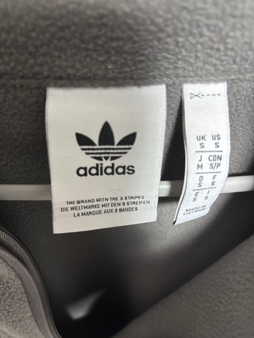 マ*ス様 adidas レアル・マドリード　フリーススウェットシャツ 24/25