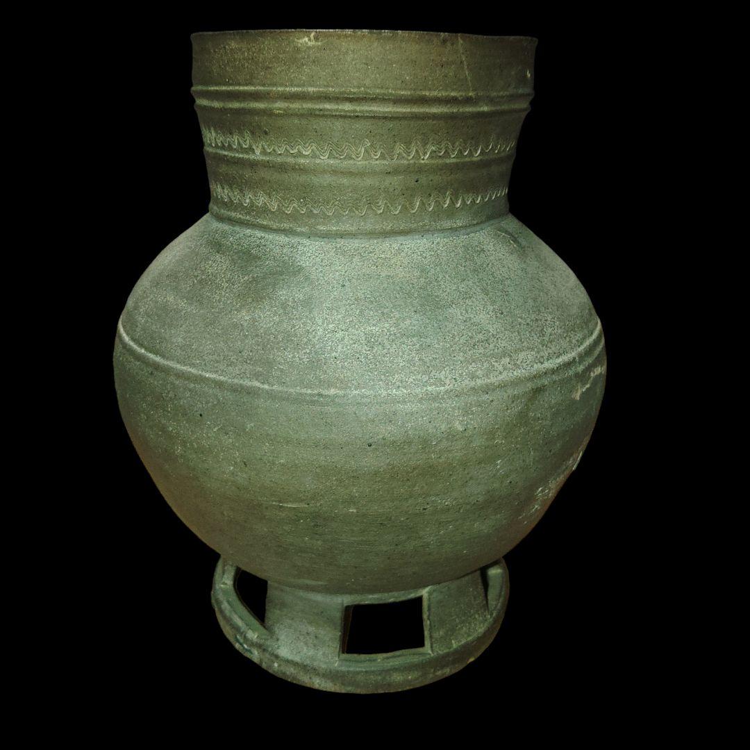 朝鮮　新羅　須恵器　台付長頸壺　5世紀