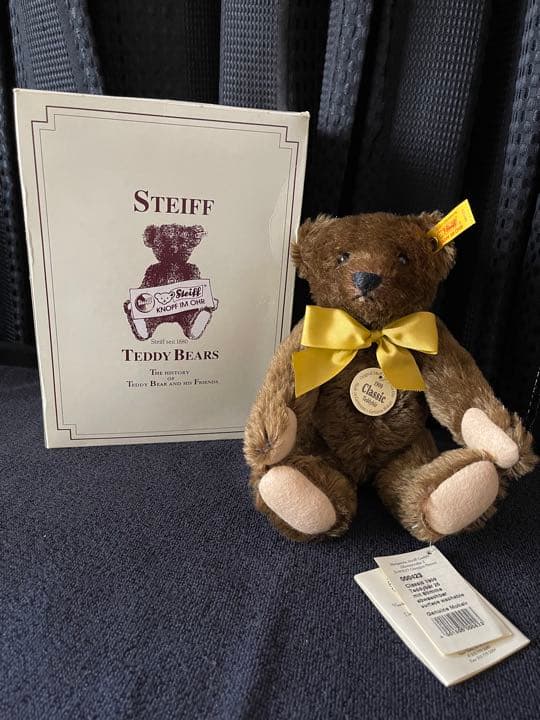 ドイツシュタイフ社製クラッシックテディベア25cmダークブラウンゴールドリボン