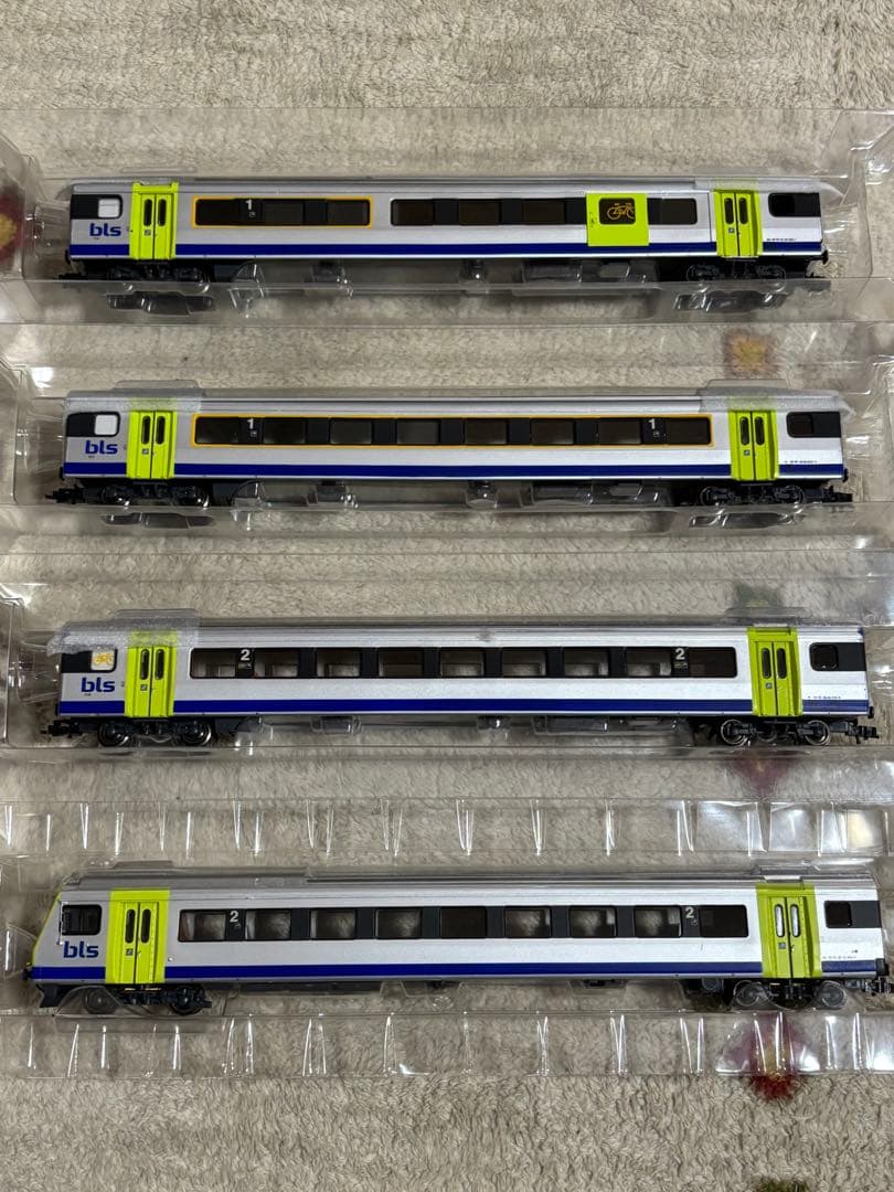 新品同様 LILIPUT スイスBLS 客車4両セット
