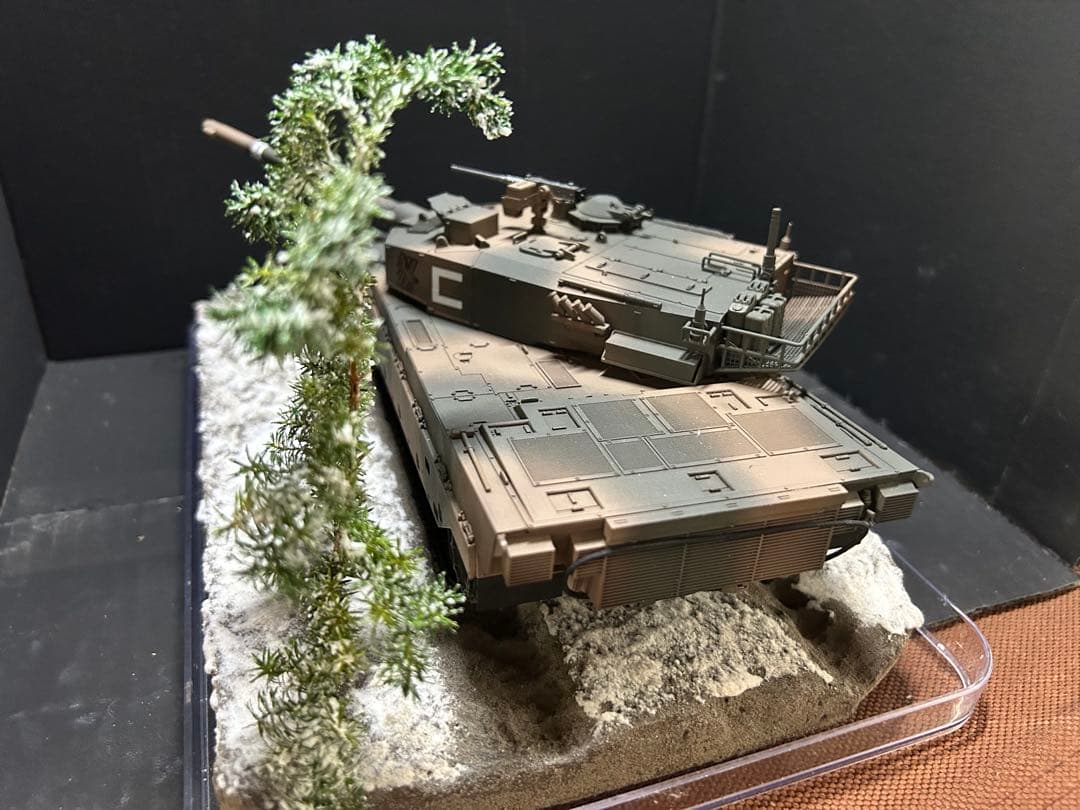 【完成品】90式戦車 1/35スケール ディオラマ付き（TAMIYA製）