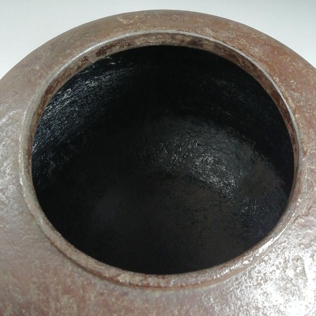 Ｗ１７４　茶釜　『菊文　撫肩丸釜』『釜師　十一代　加藤忠之朗』『鉄釜』　共箱