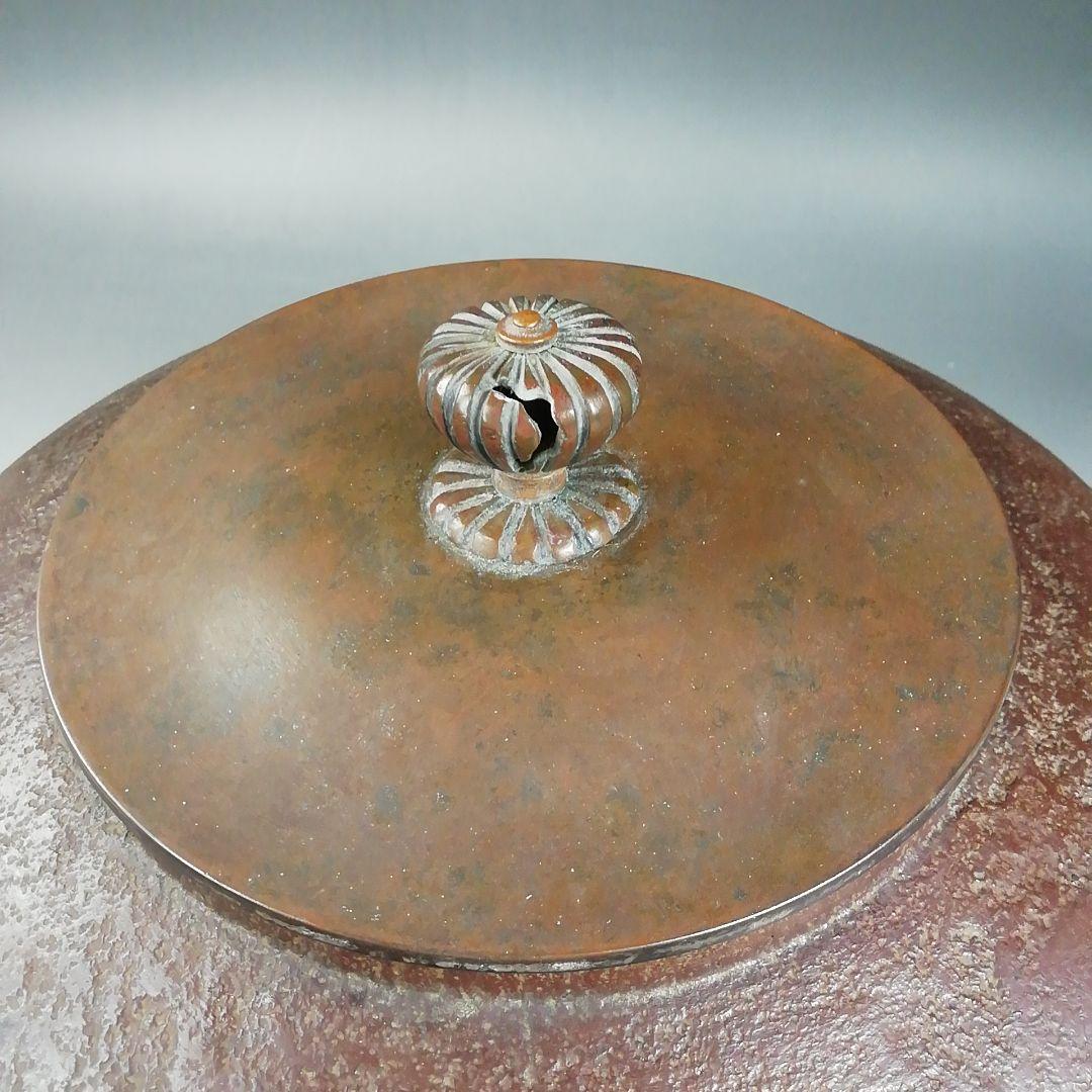 Ｗ１７４　茶釜　『菊文　撫肩丸釜』『釜師　十一代　加藤忠之朗』『鉄釜』　共箱