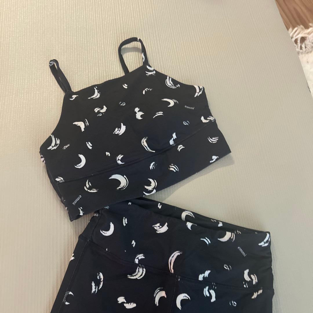 Emmi ムーン柄　ヨガウエアセットアップ