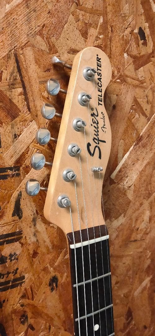 Squier Telecaster thinline セミホロウボディ ゴールド