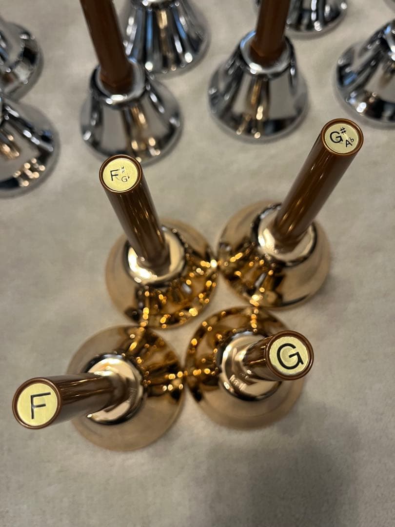 ウチダミュージックベル　ハンドベル スタンドケース付　シルバー23➕ゴールド4