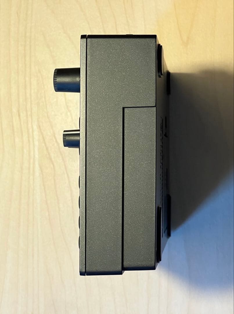 Roland MC-101 グルーヴボックス - ケース付き