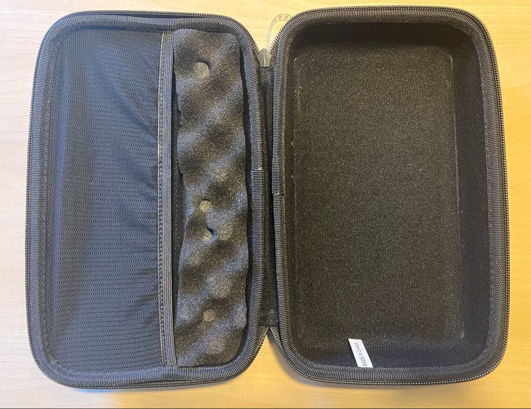 Roland MC-101 グルーヴボックス - ケース付き