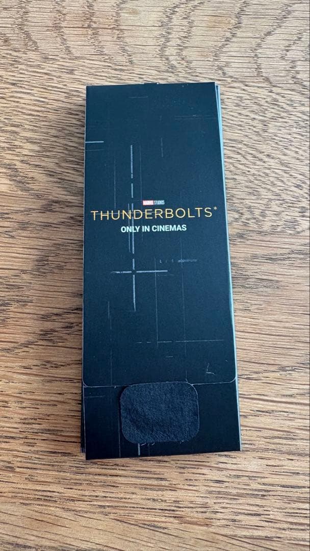 サンダーボルツ　エレーナ　キーチェーン　非売品　marvel