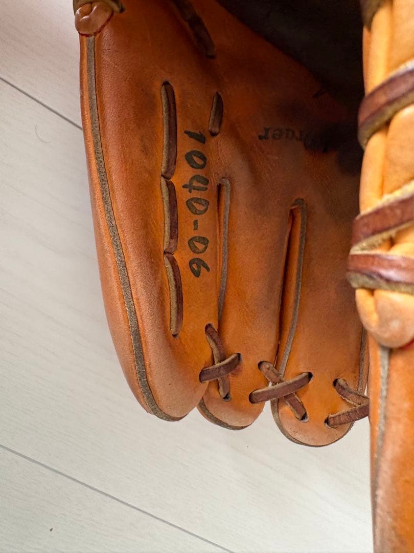 スラッガー　グローブ　石井義人使用