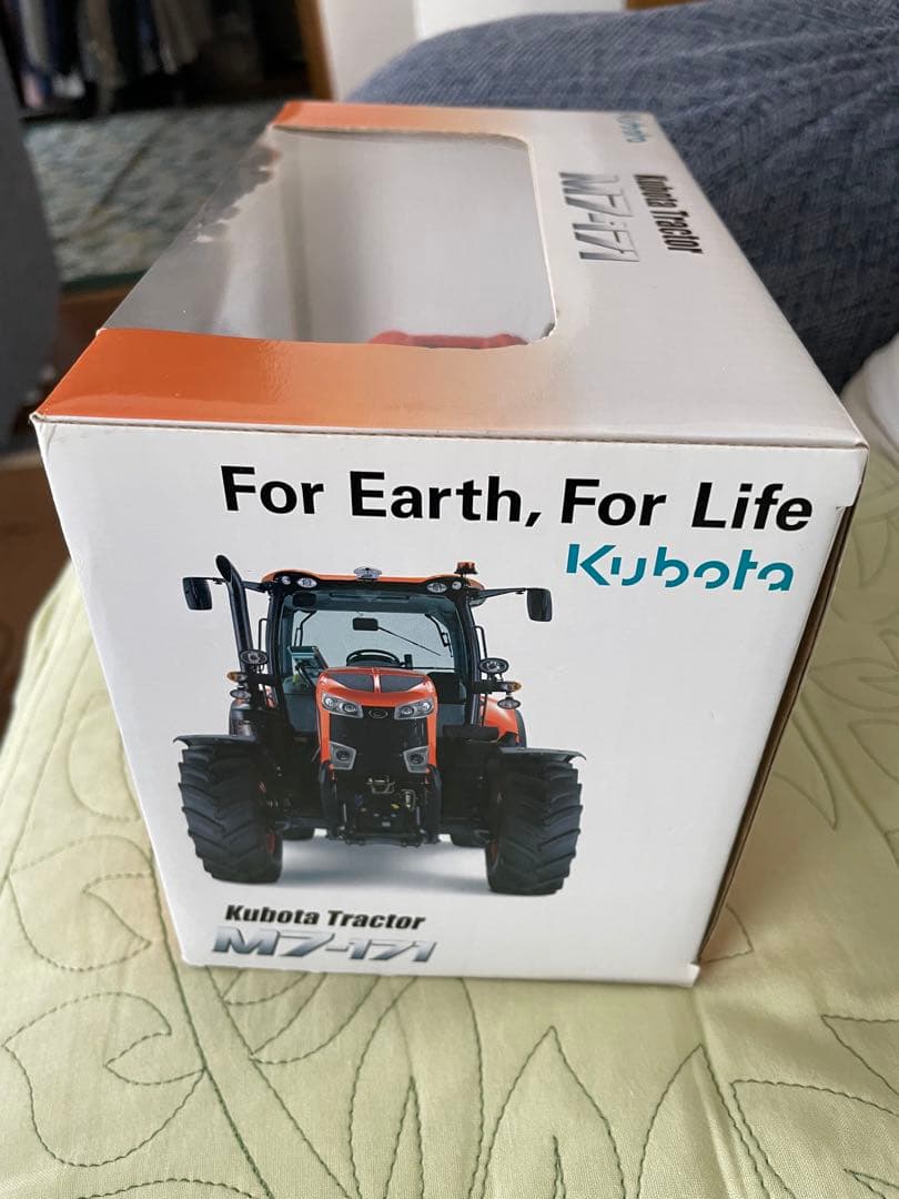 更にお値引き　Kubota M7-171 トラクター 1:32スケール