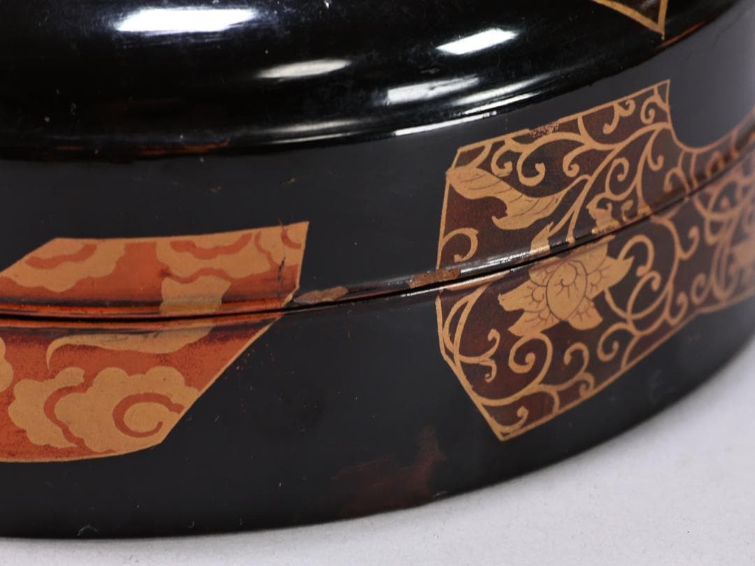 前田家伝来　江戸期　天下一中嶋和泉守貞次作　松竹梅五曜玄武紋様　古鏡　蒔絵共箱