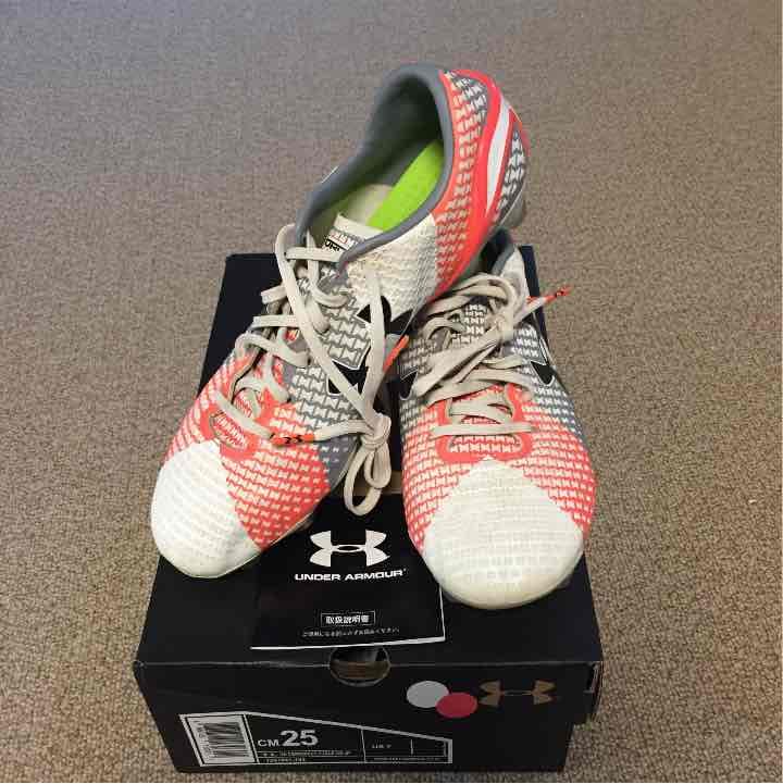 アンダーアーマーサッカースパイク