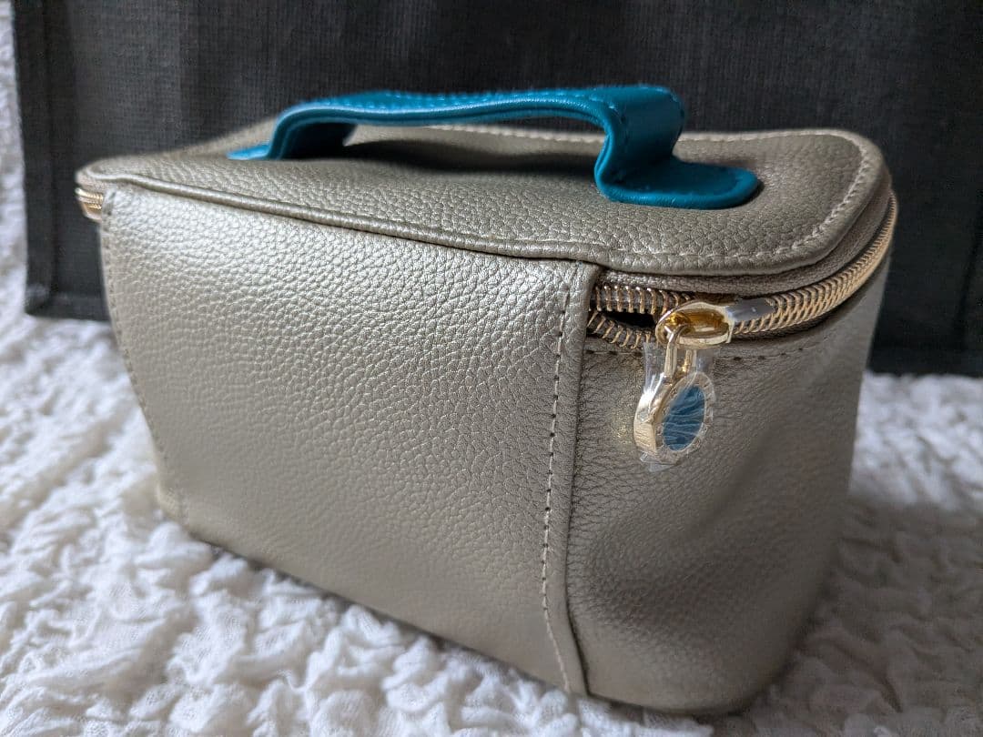 エミレーツ航空●ファーストクラス アメニティ ブルガリ パジャマ等●未使用