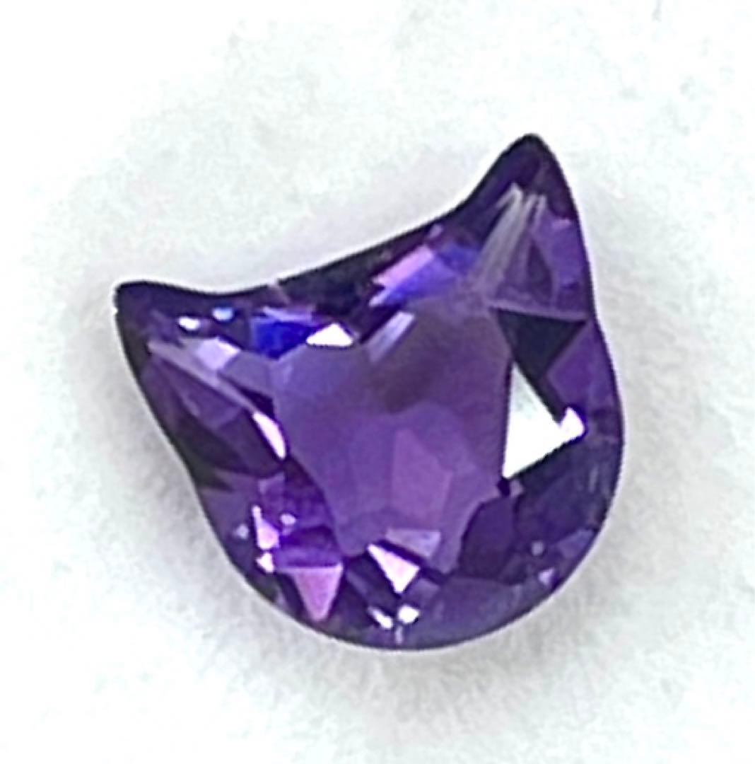 宝石ルース 『とても可愛いネコちゃんカット』高品質アメジスト1.3カラット ソ付