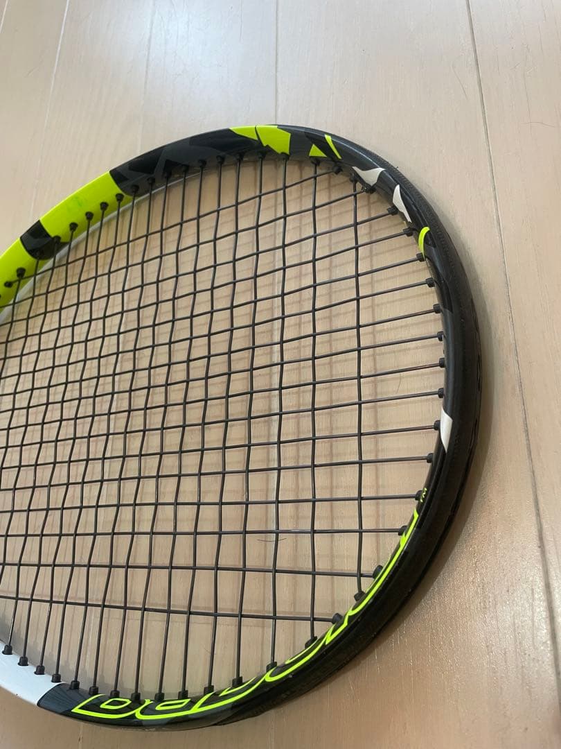 バボラ　ピュアエアロ　テニスラケット