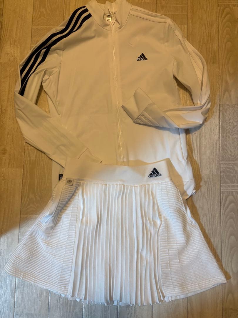 adidas ホワイトジャケットとスカートセット