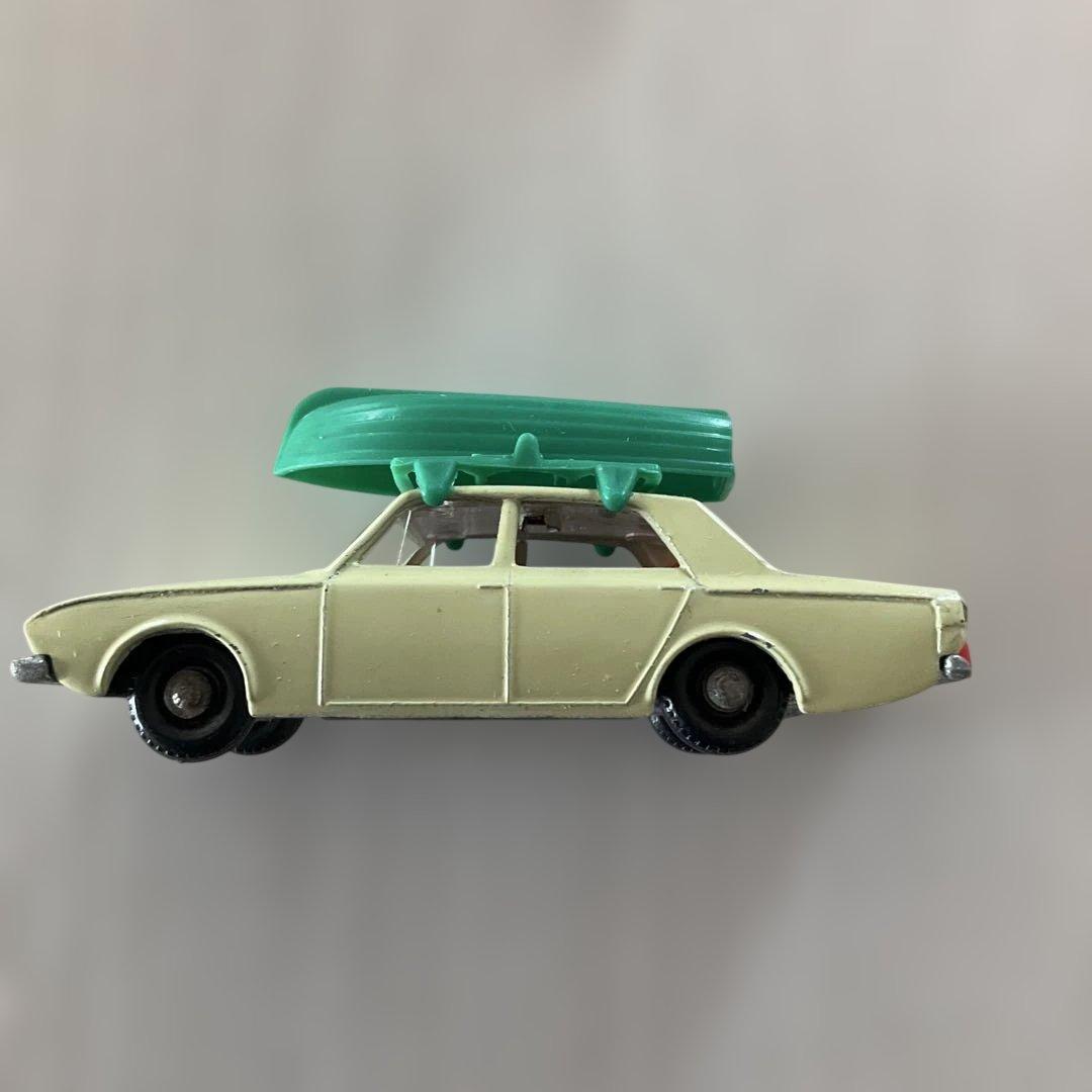 ミニカー　マッチボックス　45 フォード コルセア＆ボート