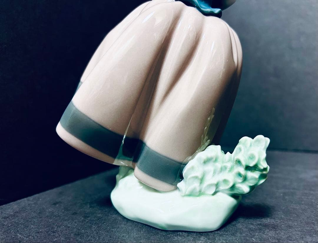 リヤドロ ＃5223「春が来た」 フィギュリン置物