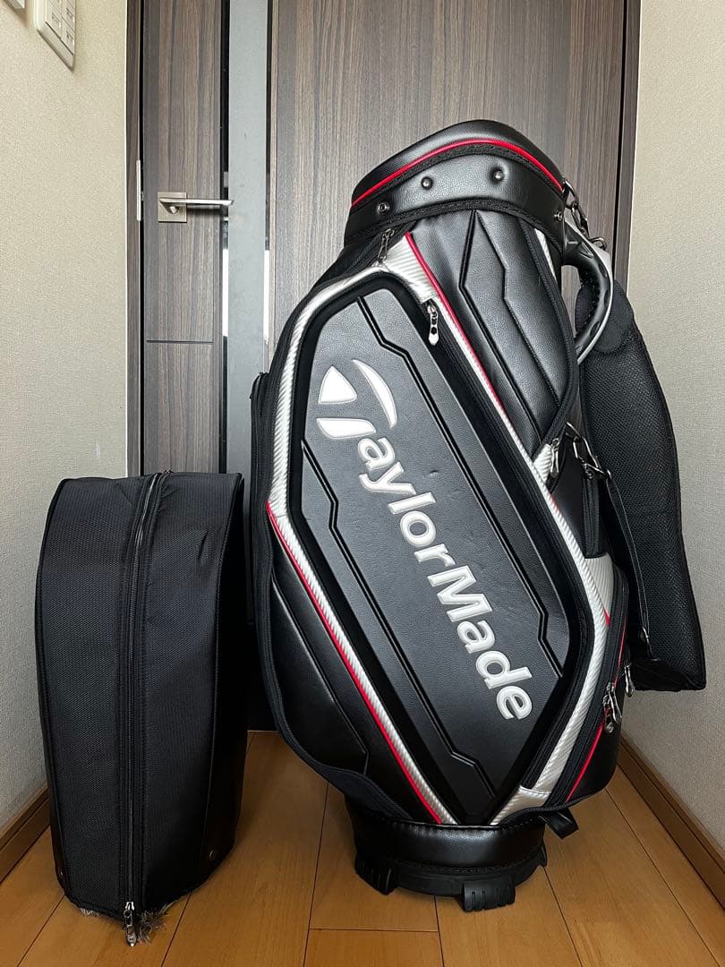 超美品！テーラーメイド　ハイグレード黒キャディバッグ　大きめ　9.5型　レザー調