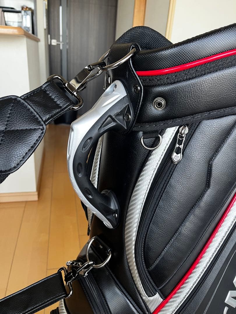 超美品！テーラーメイド　ハイグレード黒キャディバッグ　大きめ　9.5型　レザー調