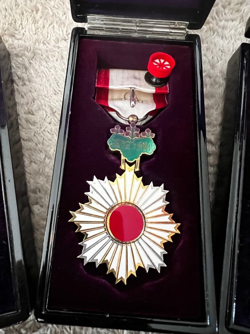 勲四等旭日小綬章　勲五等双旭日章　勲六等単光旭日章　勲章3点セット　美品