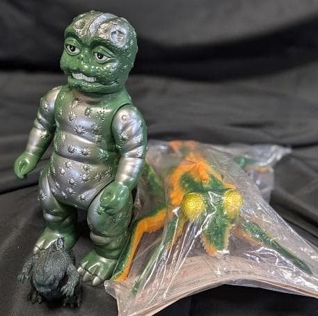 ミニラ（ブルマァク復刻）＆未開封カマキラス（マルサン）ソフビ２体セット＋１