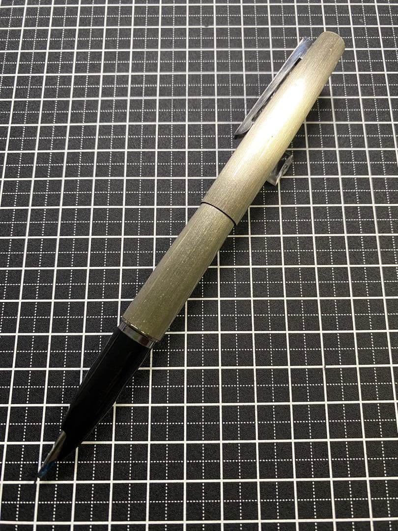 PLATINUM プラチナ・プラチナ　金銀合金　万年筆　字幅F程度