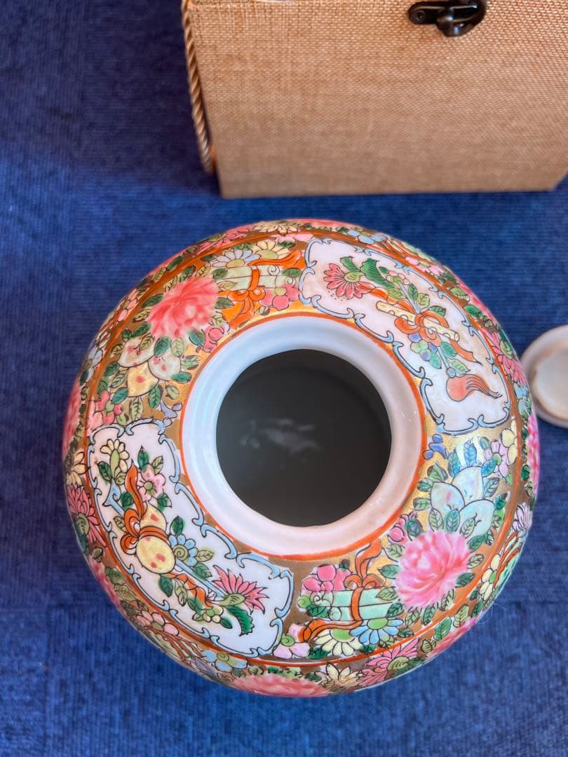 1266  中国　骨董　大清乾隆年製　粉彩人物花鳥文　花瓶　壺　時代物