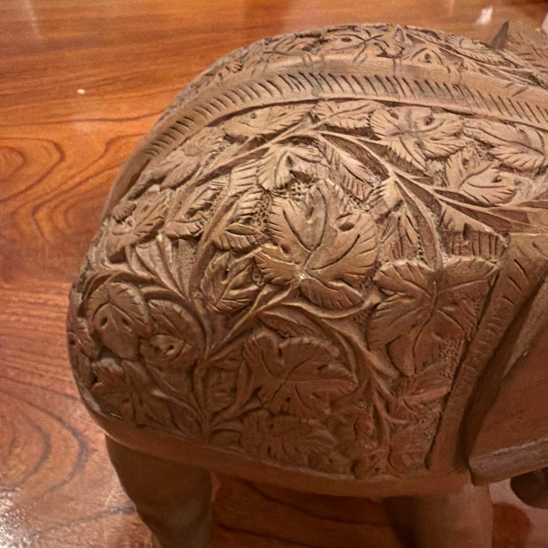 材質不明　木製親子象彫刻