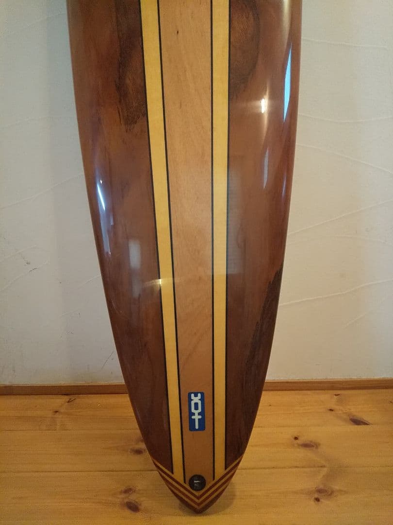 ショップやレストランをオシャレに！木目が綺麗なディスプレイ用サーフボード