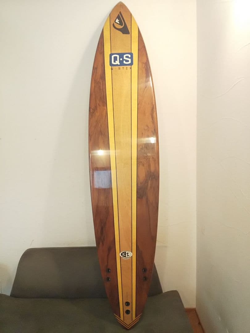 ショップやレストランをオシャレに！木目が綺麗なディスプレイ用サーフボード