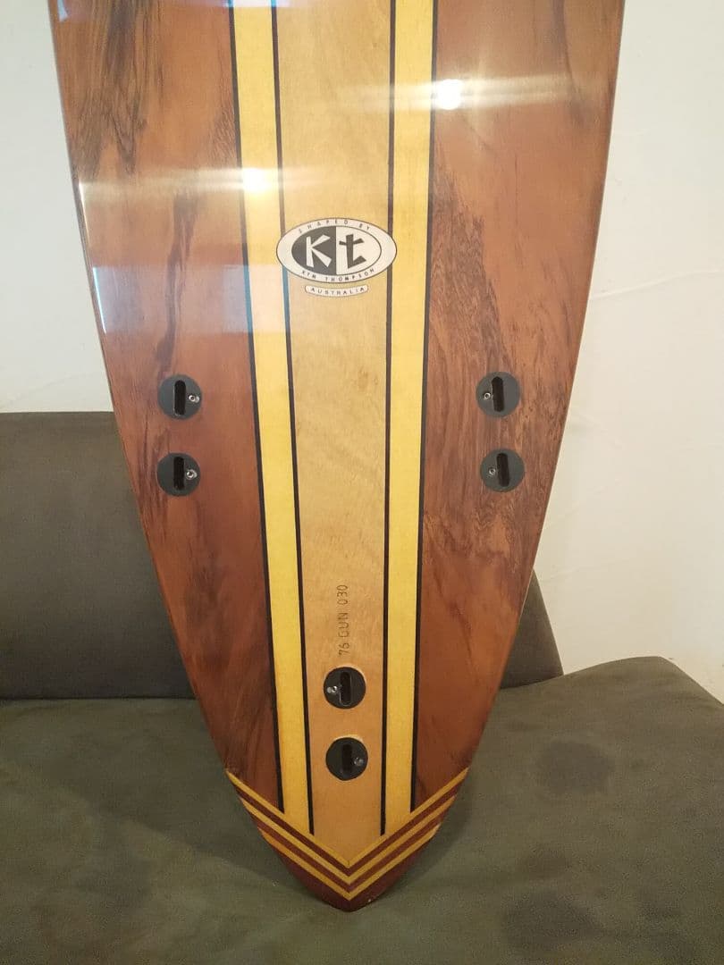 ショップやレストランをオシャレに！木目が綺麗なディスプレイ用サーフボード