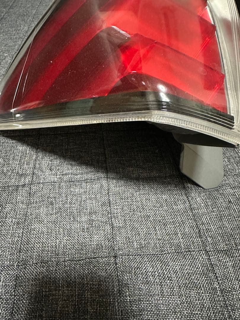 プリウスα G's 寒冷地テール 右側