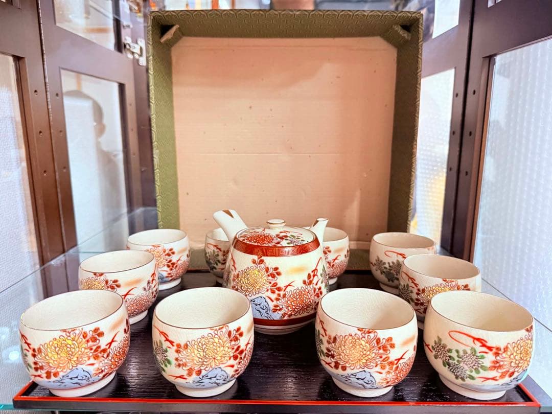 花瓶と九谷焼の茶器セット。