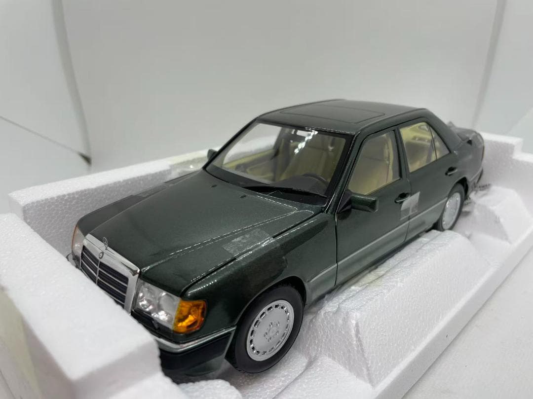 304-055 ノレブ 1/18 メルセデスベンツ 230 E 1990