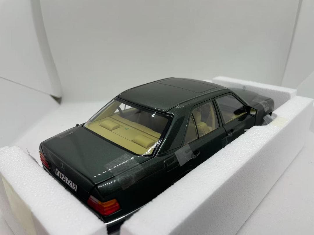 304-055 ノレブ 1/18 メルセデスベンツ 230 E 1990