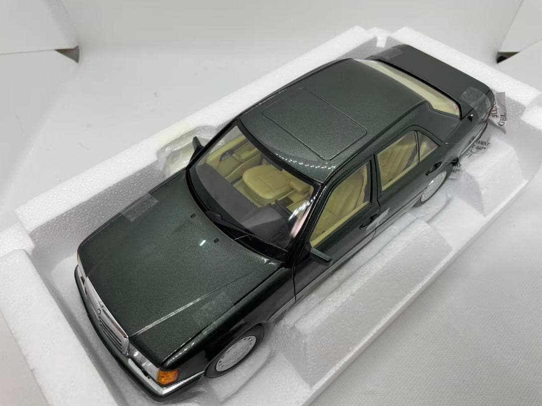 304-055 ノレブ 1/18 メルセデスベンツ 230 E 1990