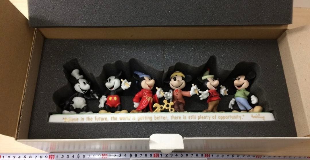 ディズニー　ミッキーマウス　ミレニアムフィギュア　2000年　限定　500 陶器