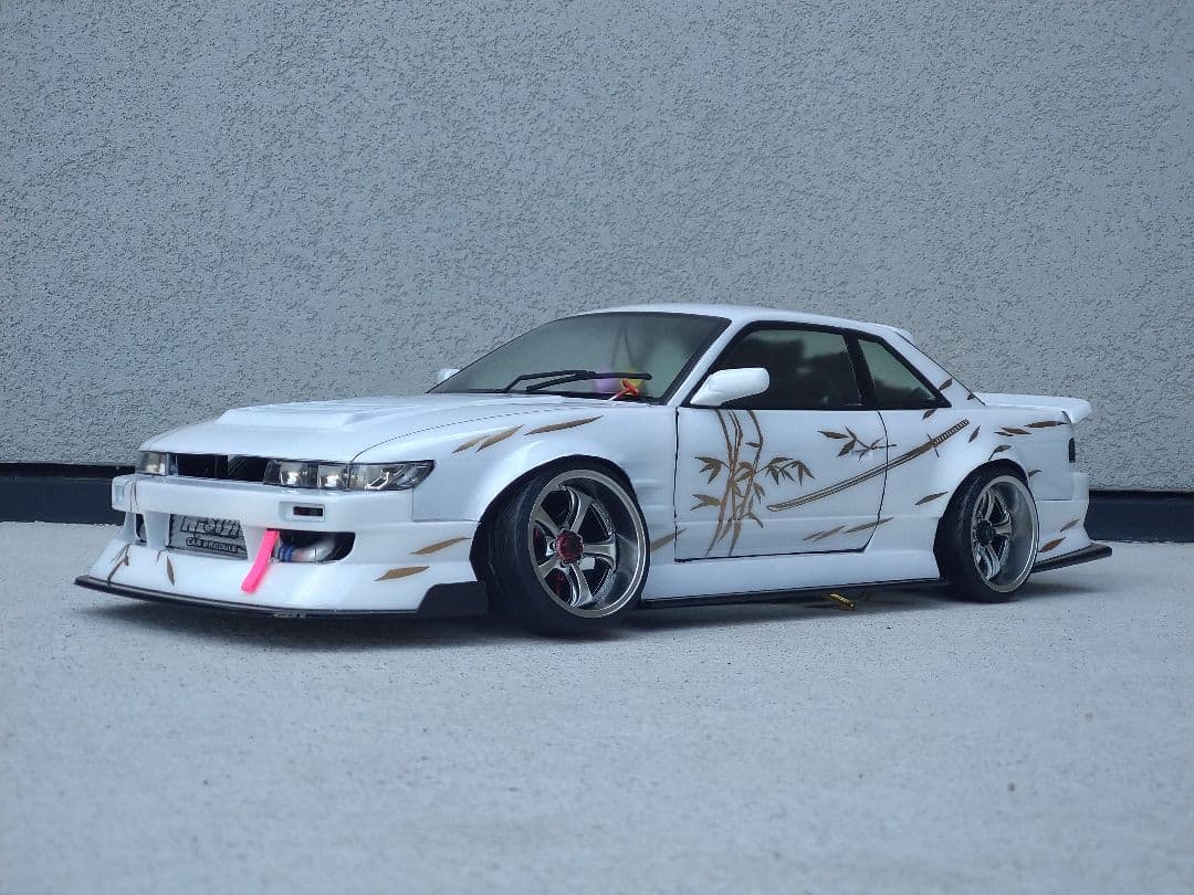 アディクション　Ｓ１３シルビア　ラジコンホディ