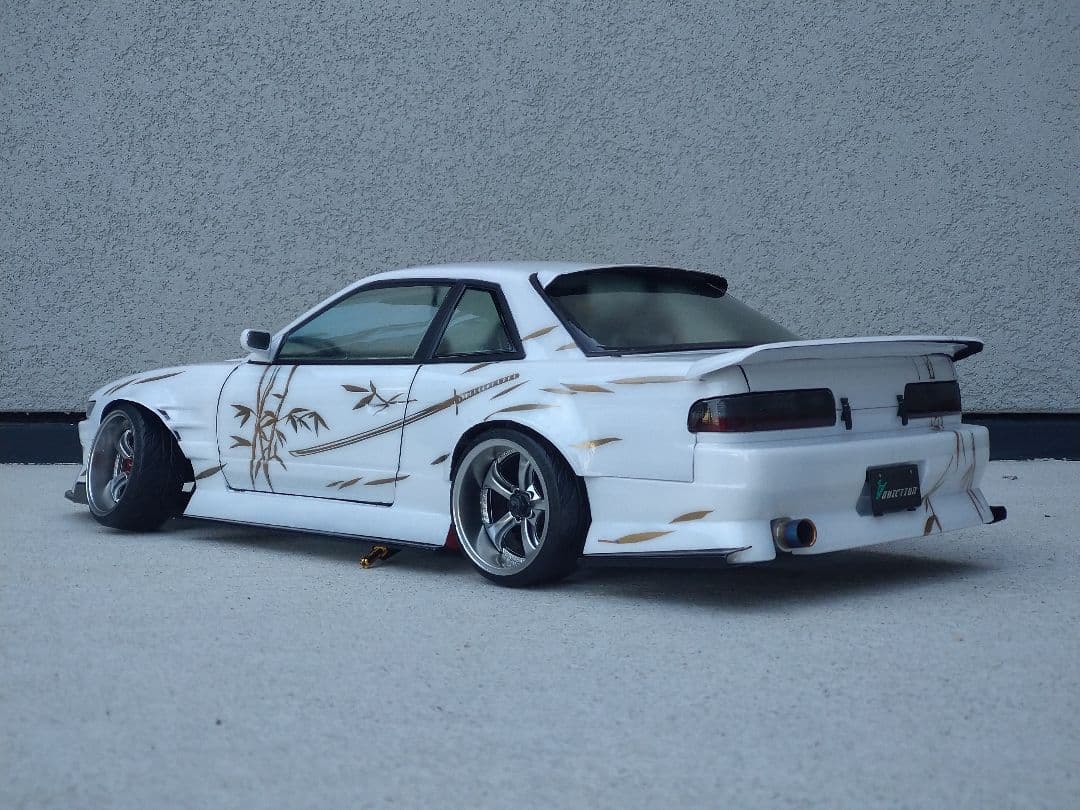 アディクション　Ｓ１３シルビア　ラジコンホディ