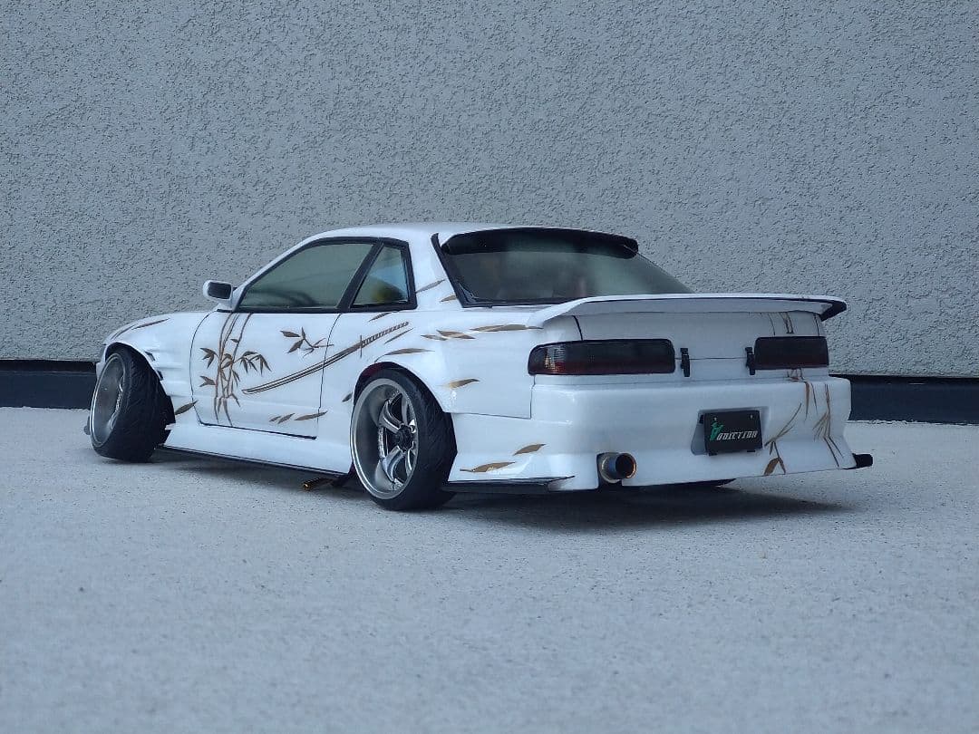 アディクション　Ｓ１３シルビア　ラジコンホディ