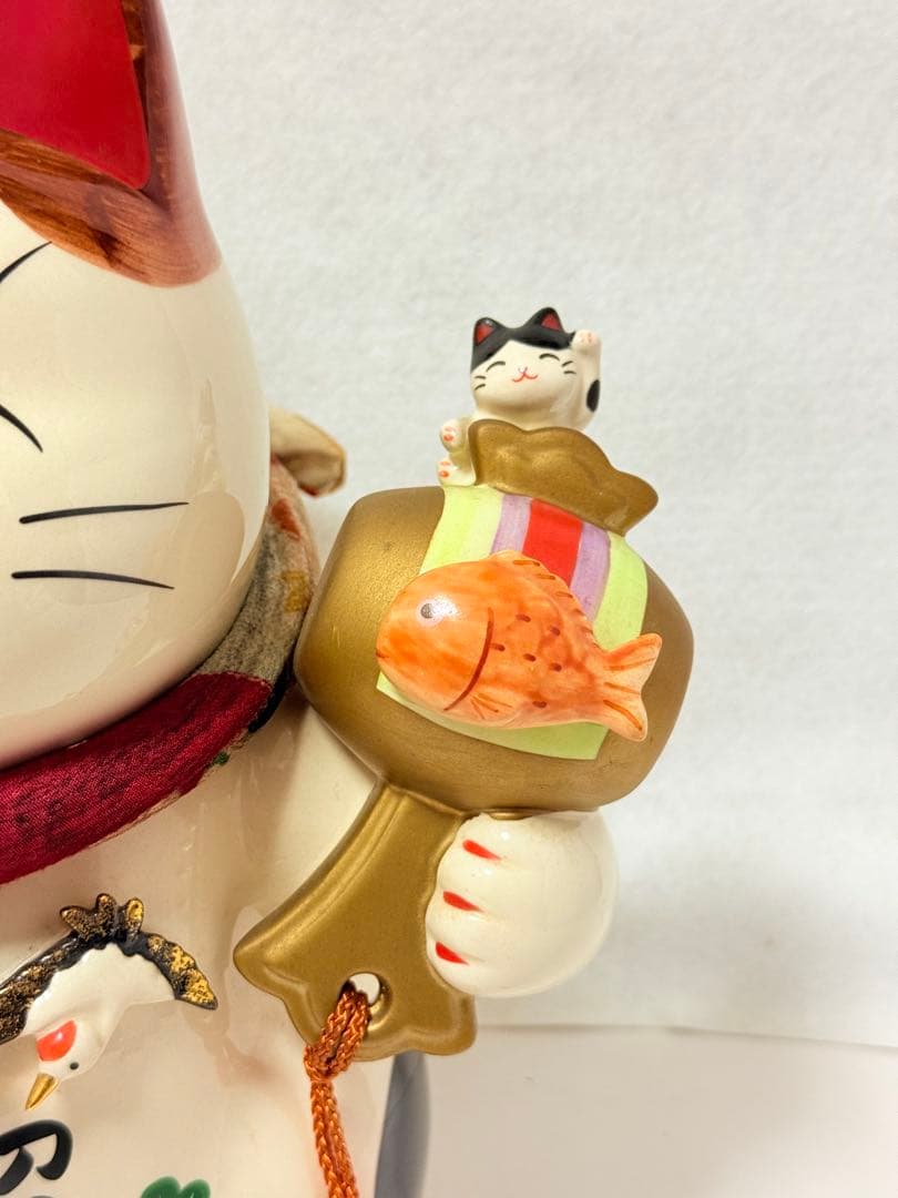 招福 大開運 招き猫 金運UP 置物 薬師窯彩絵　招き猫(ちりめん首輪　8.5号