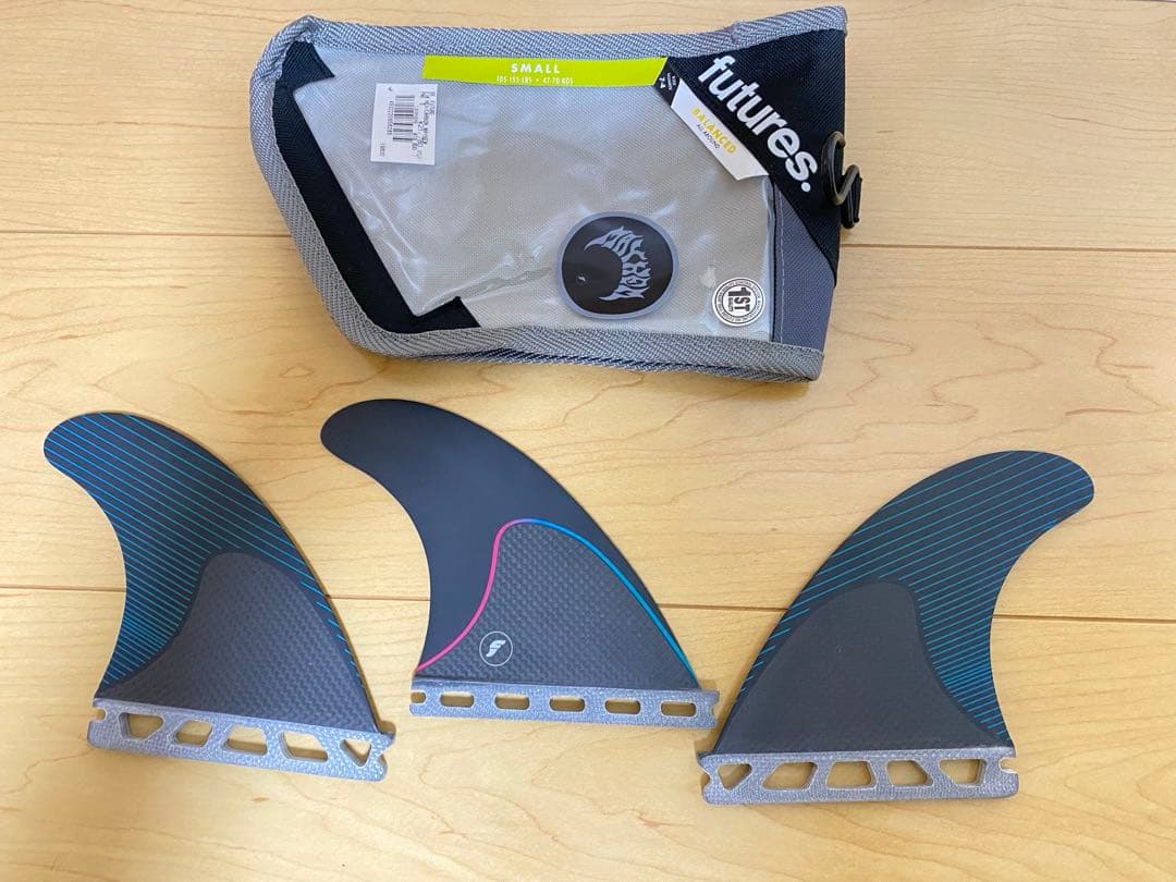 新品FUTURES メイヘム ロスト ハニカムカーボン Sサイズ