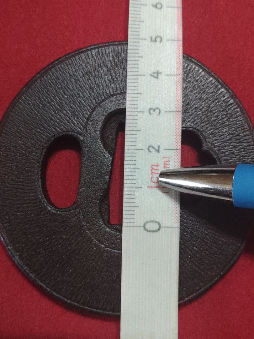 円形鍔　毛彫り　覆輪？　武具　ツバ　かわいい鍔　厚手つば　鉄製　刀装具