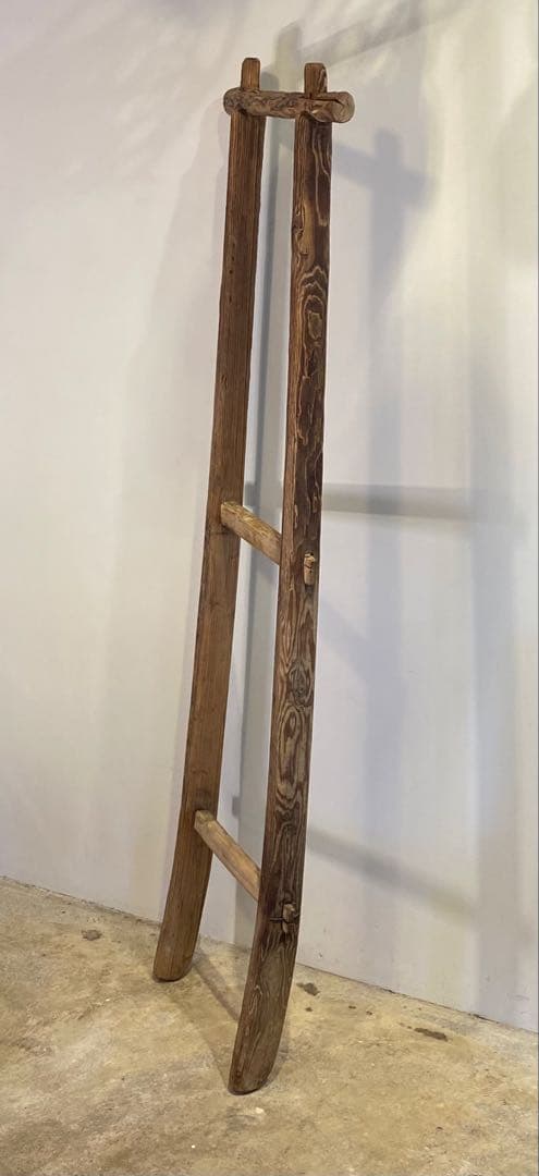 古い木製の梯子 ディスプレイ アンティーク