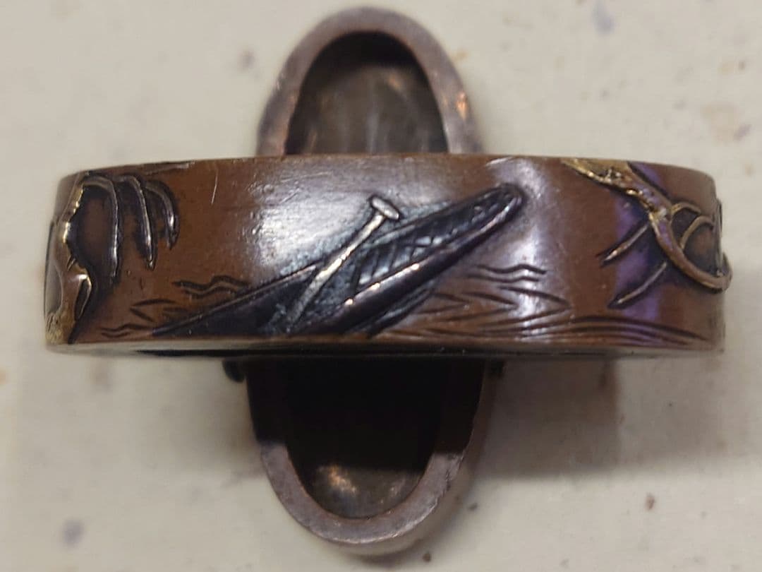 縁頭、素銅地に柳に和船図