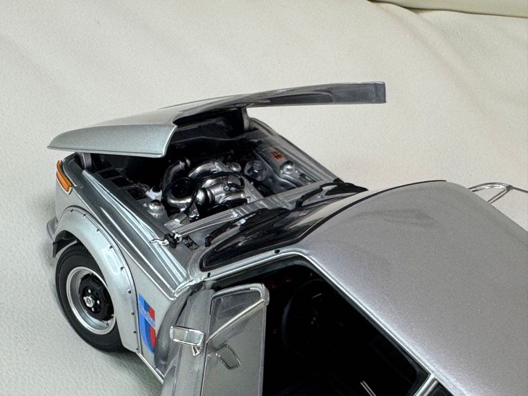 ☆ 京商  2002 ターボ 1/18 ☆