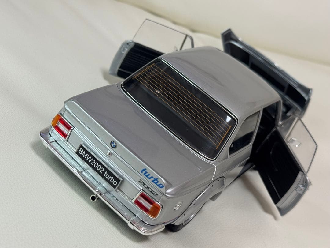 ☆ 京商  2002 ターボ 1/18 ☆