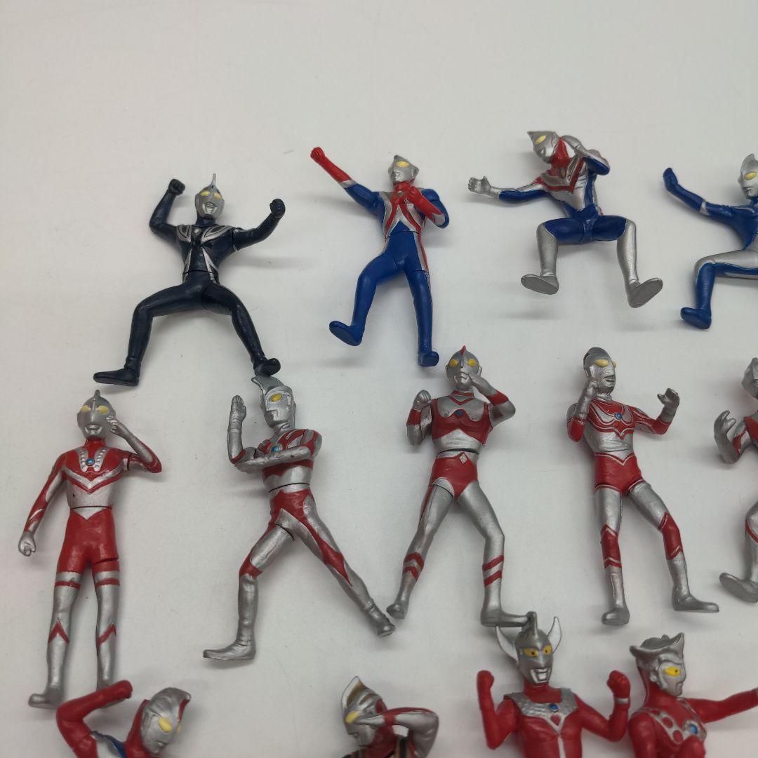 ウルトラマン　キャラエッグ　フィギュア